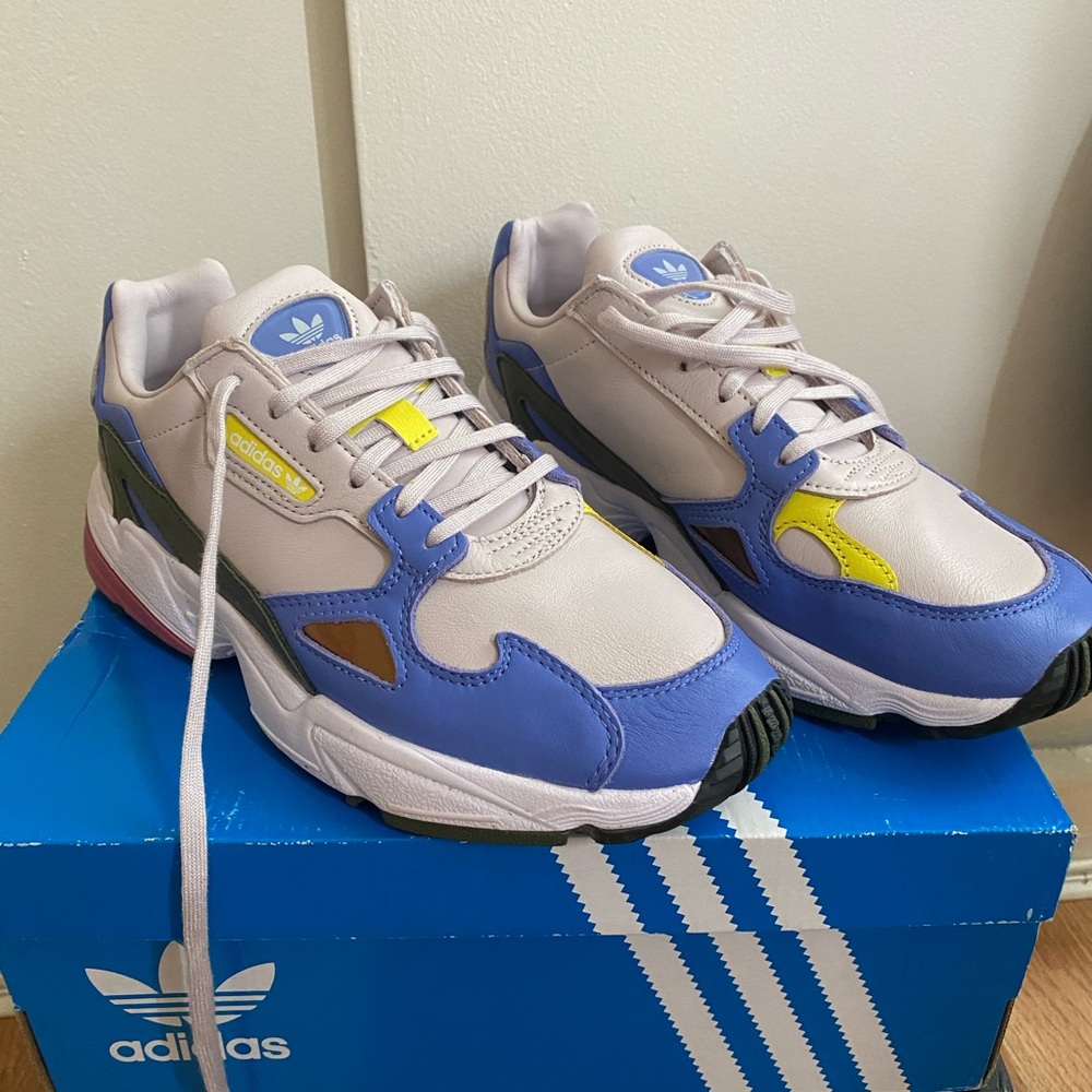 Adidas Sneakers